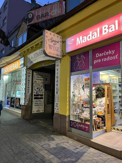 Ferienwohnung Bada Bing Plaza Pressburg Exterior foto