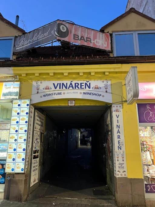 Ferienwohnung Bada Bing Plaza Pressburg Exterior foto